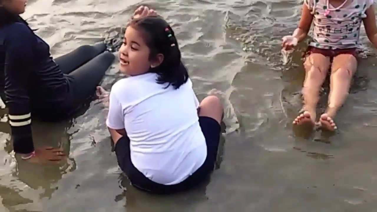 Tiga putri duyung dipantai ancol