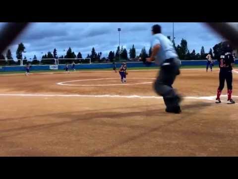 Teeny steals second after lead off walk