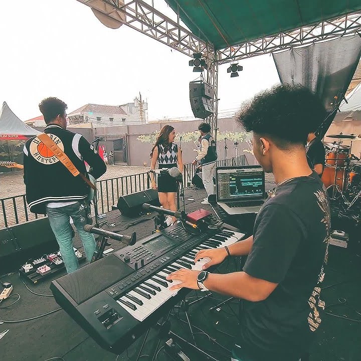 Download lagu Kangen - Dewa 19 Cover by Sammy Simorangkir #keyboardcoversongs #keyboardcam #sessionplayer