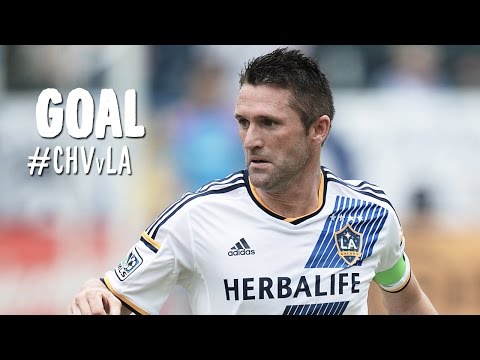 GOAL: Robbie Keane dances around defenders and chips it in from distance | Chivas USA vs. LA Galaxy