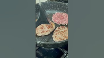 Thumbnail of Burger daging sapi buatan sendiri #makanan #burger #burgerdagingsapi #lagu #enak #makananenak