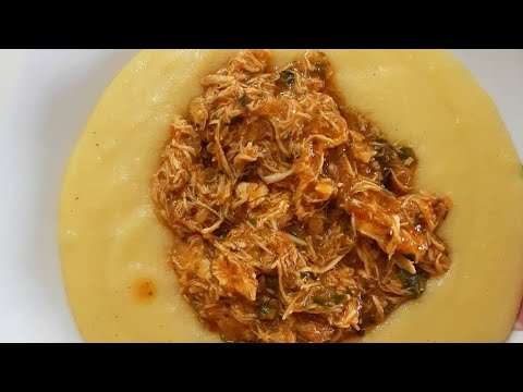 Como fazer polenta com frango desfiado