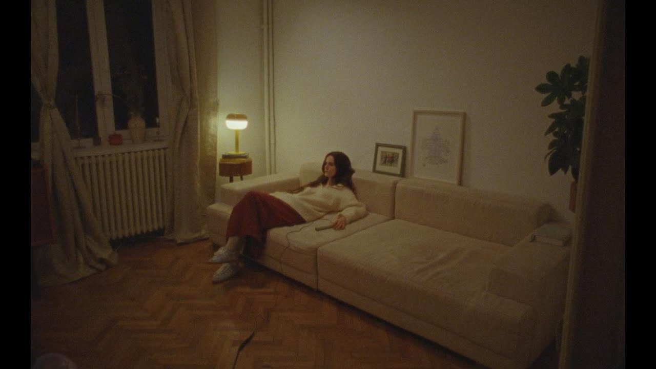 在 YouTube 上觀看「Valeria Stoica - Daydream (Home Session)」