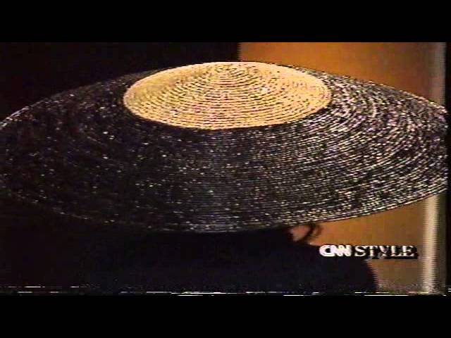Oscar De La Renta Spring 1993 - YouTube display picture 1