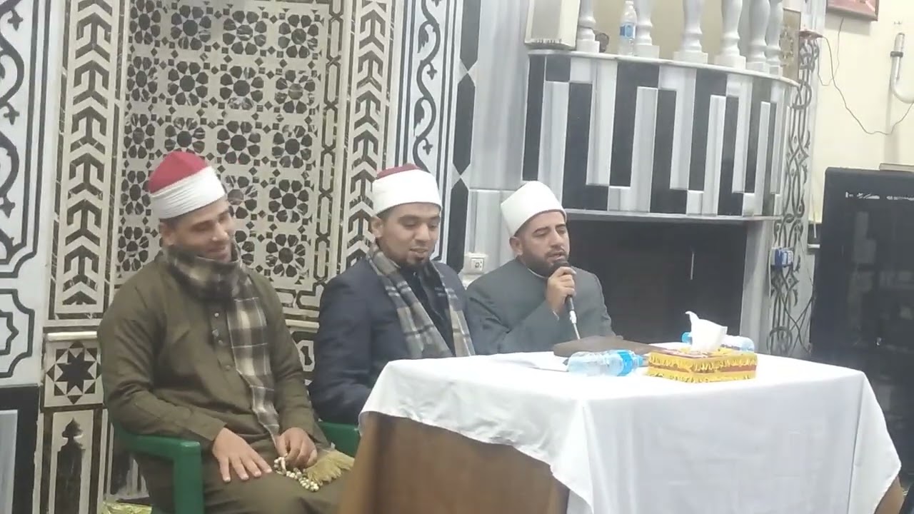 الي يعرف اسم القصيده يكتبها في اكومنتات ويعمل ليك واشتراك وصلي على النبي محمد صلي الله عليه وسلم 