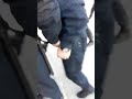 Policija na protestima u Baru gurala trudnicu, snimak šokirao javnost