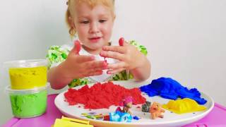 ✿Видео для детей. Маша с мамой играет цветным кинетическим песком...Play kinetic color sand...