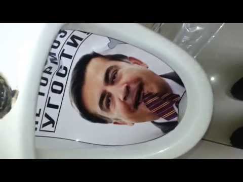 ოდესაში ტუალეტები სააკაშვილის ფოტოებით „მორთეს“