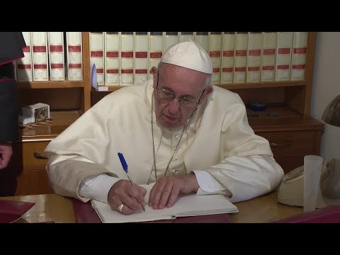 Papa explica su carta a los católicos sobre el rosario