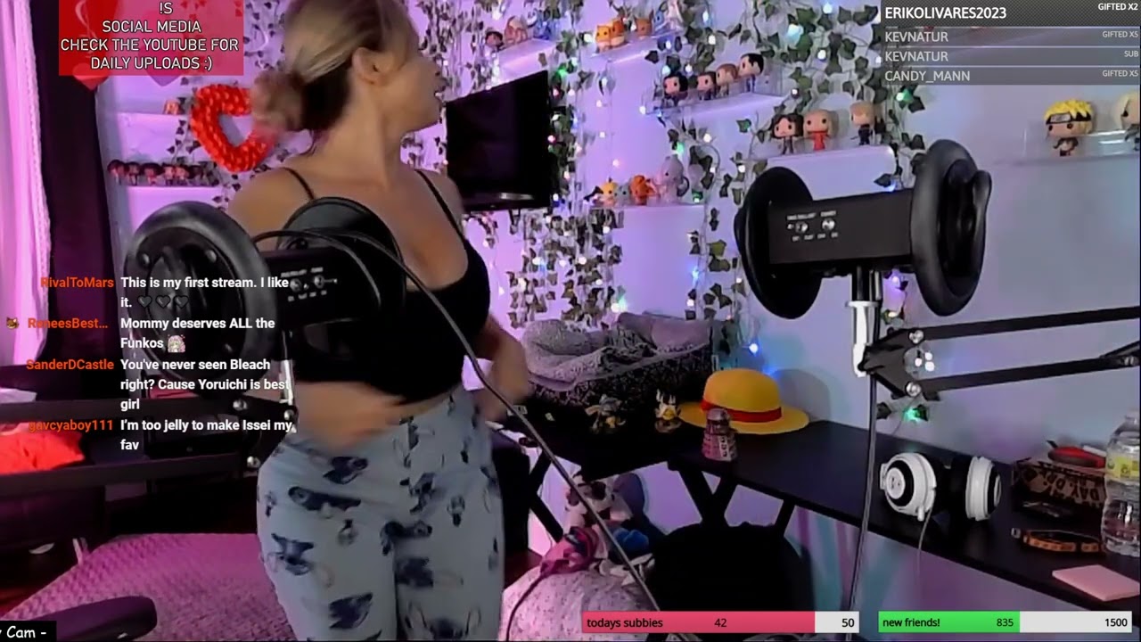 reneesrealm Shows Titties - YouTube