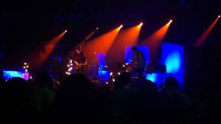 Spoon - Who makes your money (Live Elysee Montmartre - Paris)