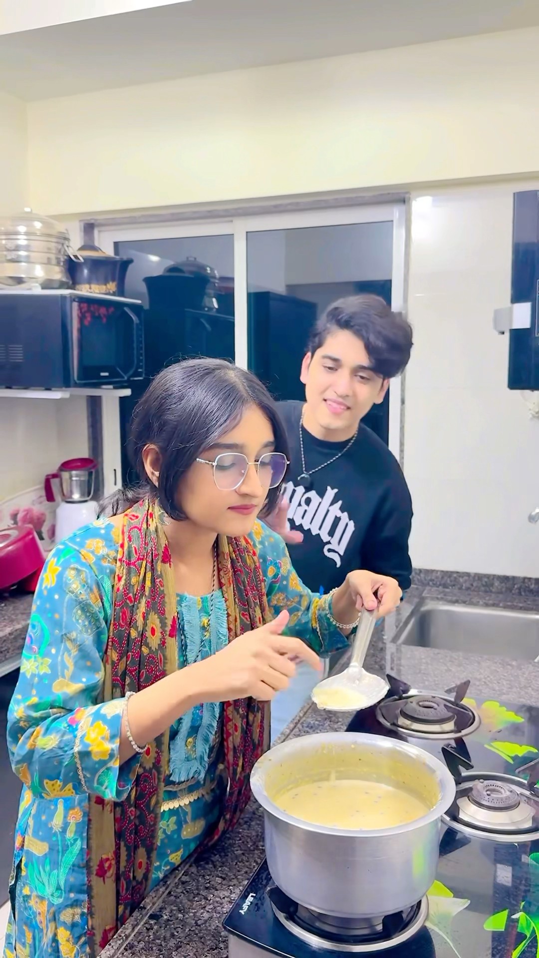 Aise Kaun Taste Karta hai?? #zidaanshahidaly #comedy #shorts