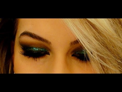 MAQUIAGEM COM GLITTER VERDE E DELINEADOR POR ALICE SALAZAR