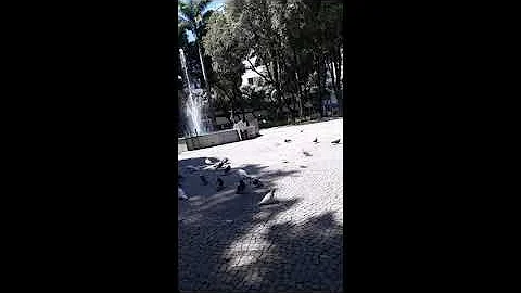 Quem construiu a Praça Serra Lima?