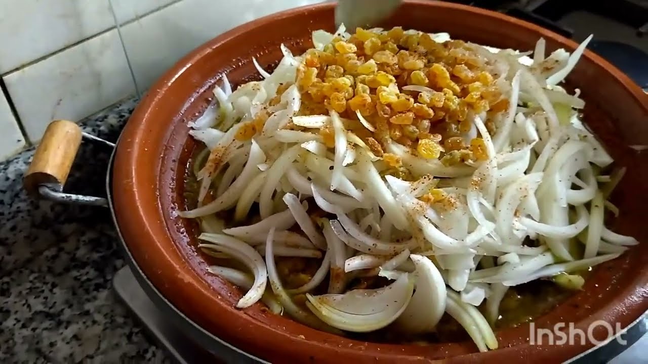 طاجين اللحم بالبصلة والزبيب كيجي لذيذ وبنين بطريقة ساهلة وبمقادير بسيطة والمداق اروع