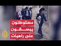 مستوطنون يبصقون على راهبتين بطريق الآلام في القدس