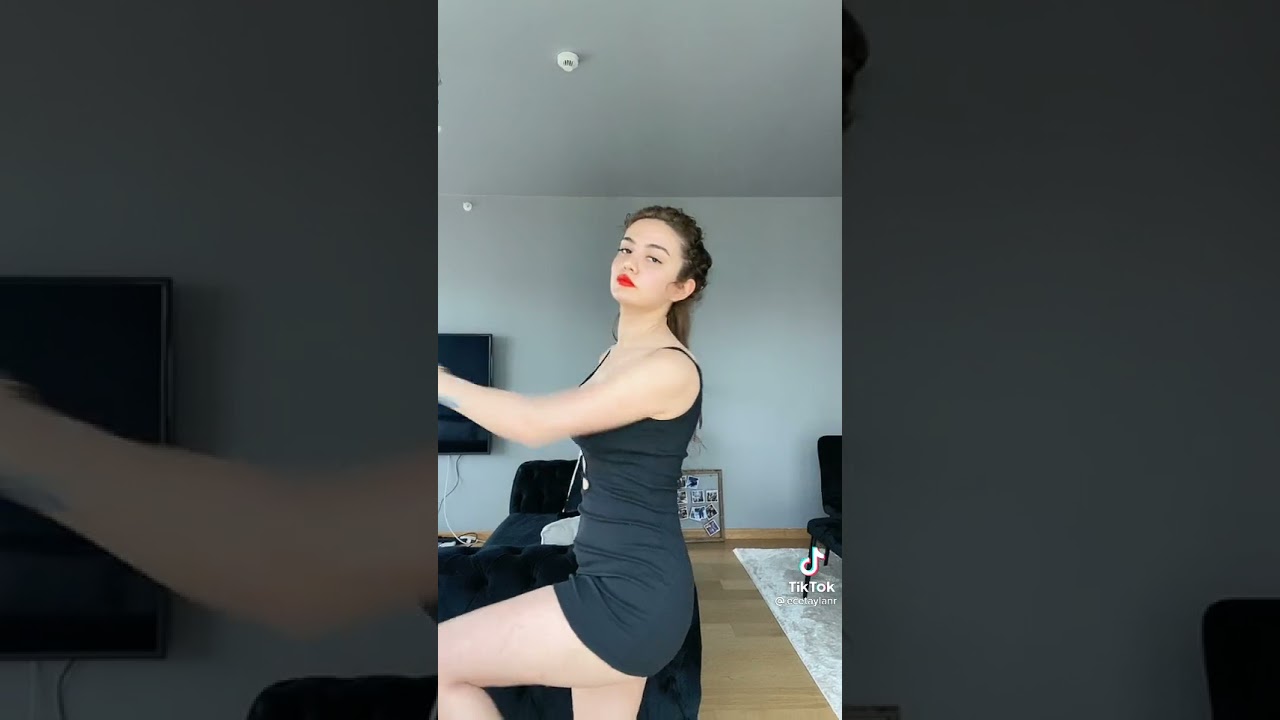 Ece Ronay yeni şarkısı çıktı 😎