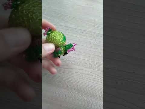 попугай амигуруми из бисера