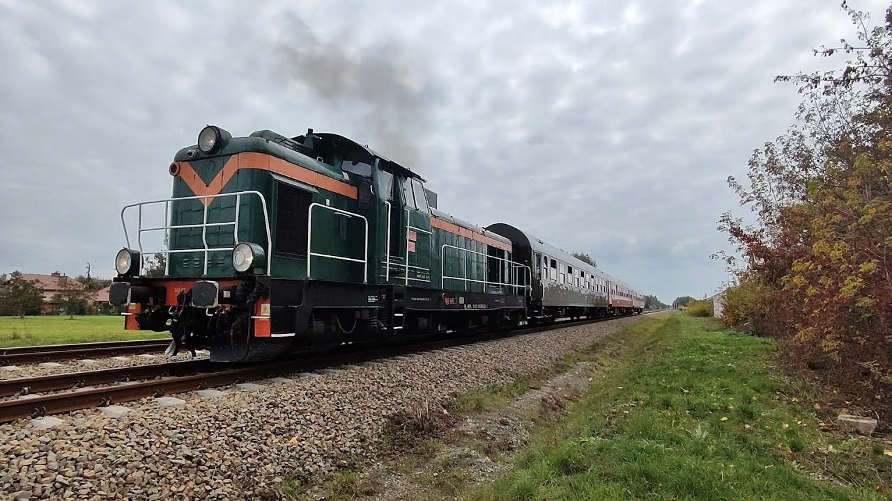 SU42-536 z pociągiem 