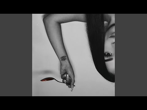 Putar SAUCEGIRL - Shai