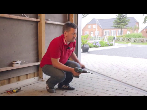 Video: Hotte Emner: Er Installation Af En Garageport En Farlig DIY?