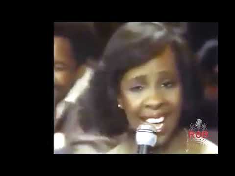 Marvin Gaye & Gladys Knight and The Pips - "I Heard It Through the Grapevine" (Live 1983)