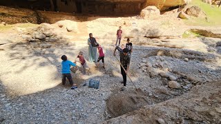 The gathering of children in the cave: the life of the nomads