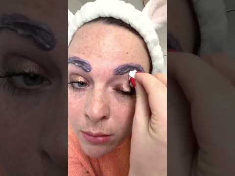 Video: 3 modi per pulire l'olio sul viso