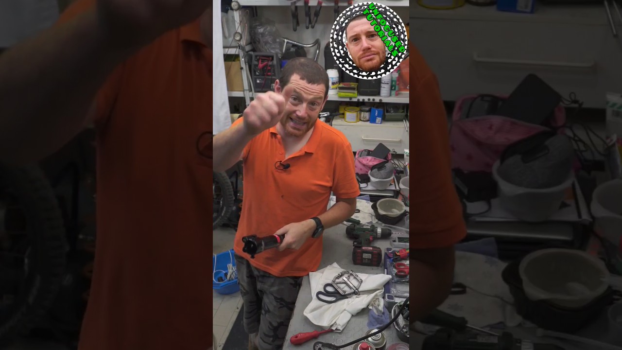 Presto il tutorial per revisionare il RockShox Deluxe Re:Aktiv Thru Shaft! 🔧🚲👌