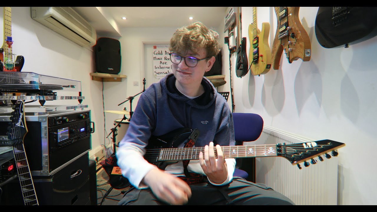 Guarda The Strokes - Reptilia Guitar Cover By Ollie su YouTube Guarda The Strokes - Reptilia Guitar Cover By Ollie su YouTube