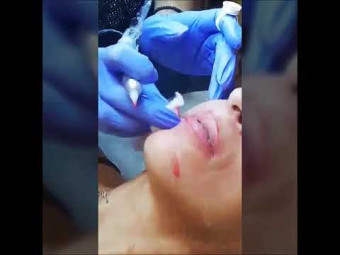 τατουάζ χειλιών 3D