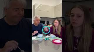 Esse pai não permitiu sua filha tomar café!