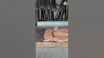 Как отбивать мясо ? #shorts