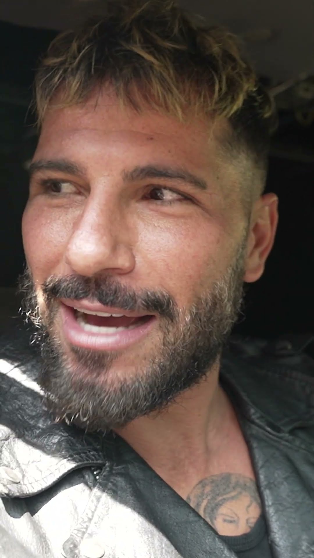 Amigos en la vida real ¡y ENEMIGOS en #LaJefaTV! ? ¿Cuántos corazones para Uriel y Fabiola? ❤️