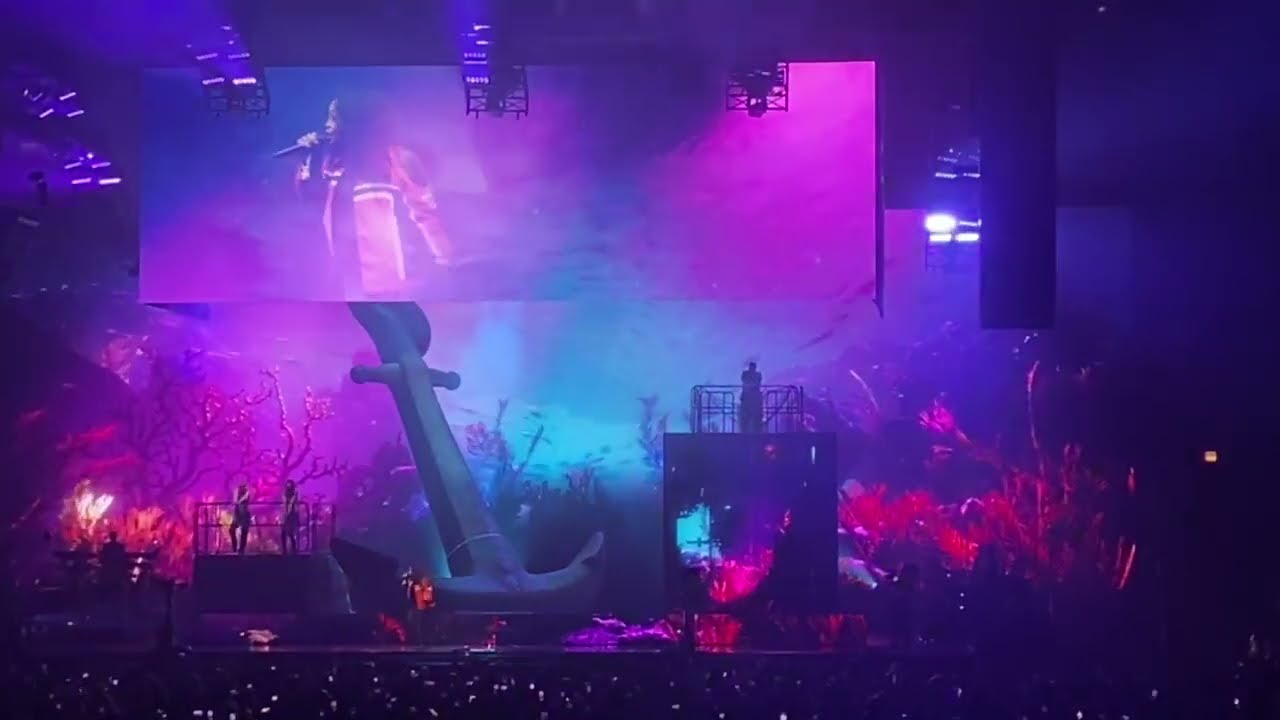 SZA - "Kiss Me More" LIVE at Chicago, IL (United Center 02/22/23)