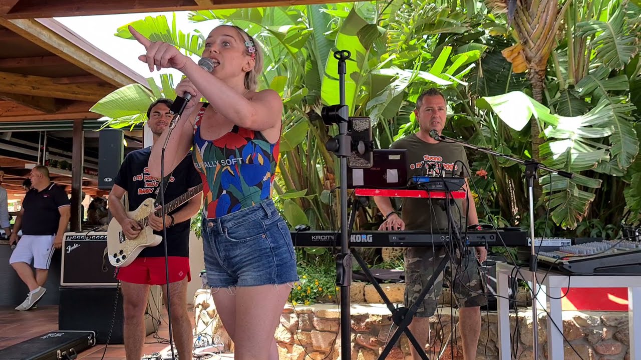 Tanka Band & Lucia Blanco - Uptown Funk - Piazza Tanka - Voi Tanka Village 2k21