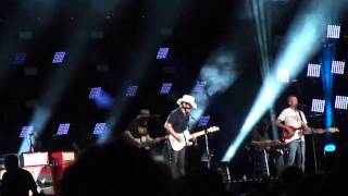 Brad Paisley, "Riverbank", CMA Fest 2015