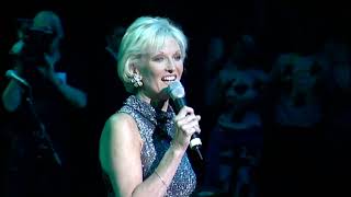 Lyn Paul - &#39;Talk Amongst Yourselves&#39; (live at The Royal Albert Hall, July 7th, 2002)