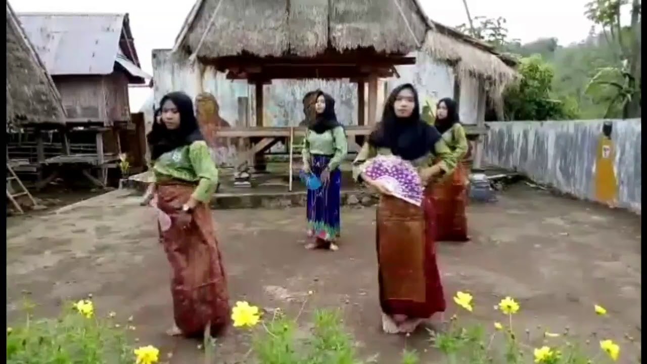 Tari lenggo SMAN 4 KOTA BIMA