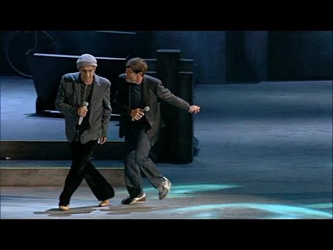 Gianni Morandi e Adriano Celentano - Scende la pioggia _ Live 2012