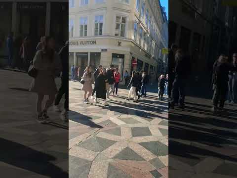 Videó: Strøget sétálóutca Koppenhágában