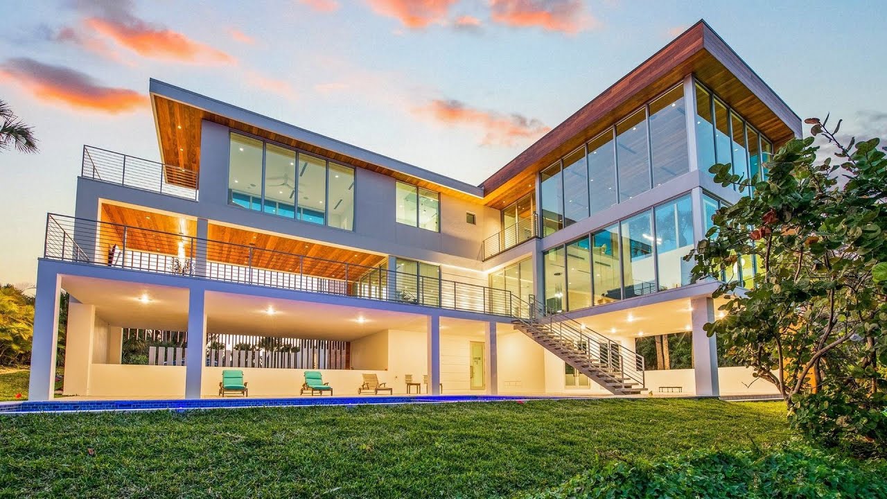 $7,500,000! Stunning Florida Contemporary Masterpiece with breathtaking views of the Bay in Osprey