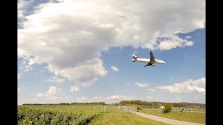 Landing airplane in 3D 360 degree