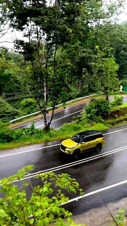 ASLI KEREN ‼️ DRIVER INI TUNJUKIN SKILL MENGEMUDI DI TIKUNGAN