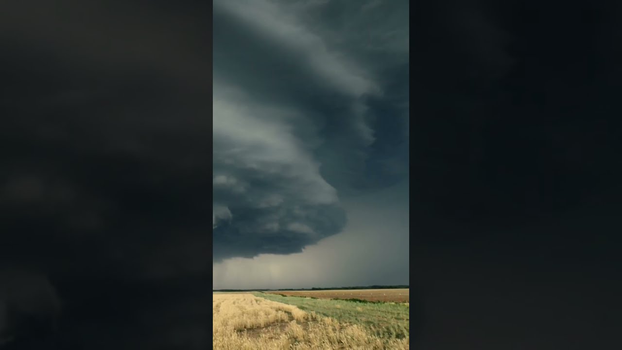 Incredible Supercell Storm Structure Over Oklahoma Farmland This Monster Had Baseball Size Hail 