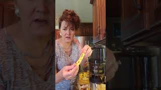 Hurom HZ Slow Juicer; Easily Making Fresh Pineapple Juice
