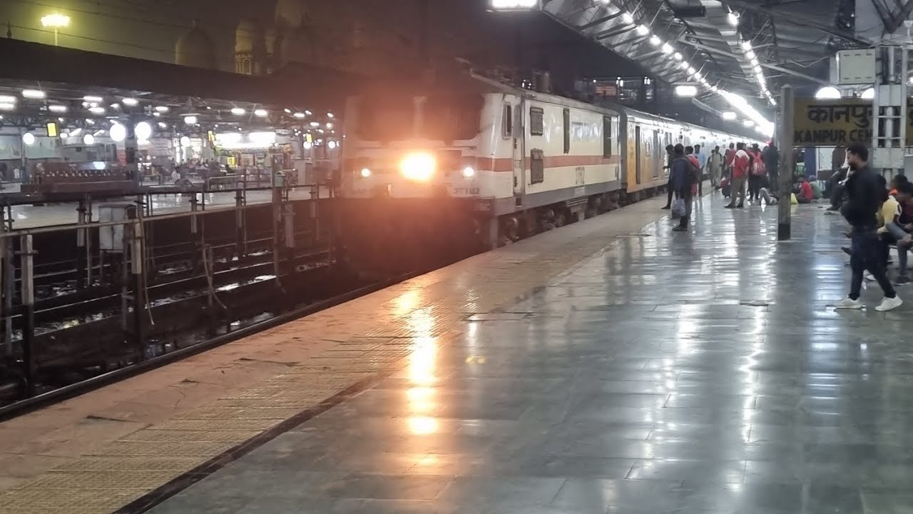 12302 Howrah Rajdhani Arriving Kanpur Central And 12424 Dibrugarh ...