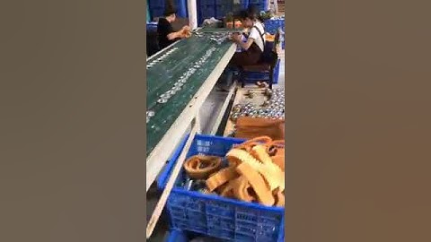 Filter end cap injects glue