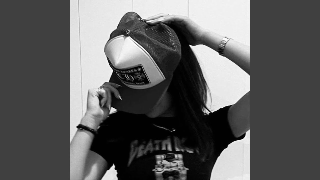 Mira BEE B en YouTube Mira BEE B en YouTube