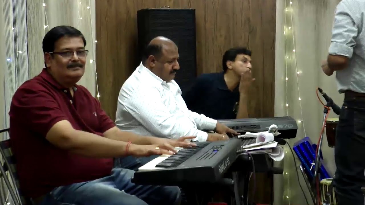 TUMKO DEKHA TO YE KHYAL AAYA     SINGER NAVEEN BAJAJ